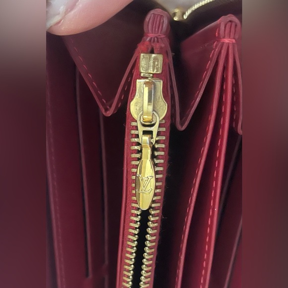 LOW START Louis Vuitton Red Verni zip around wallet - Picture 14 of 16